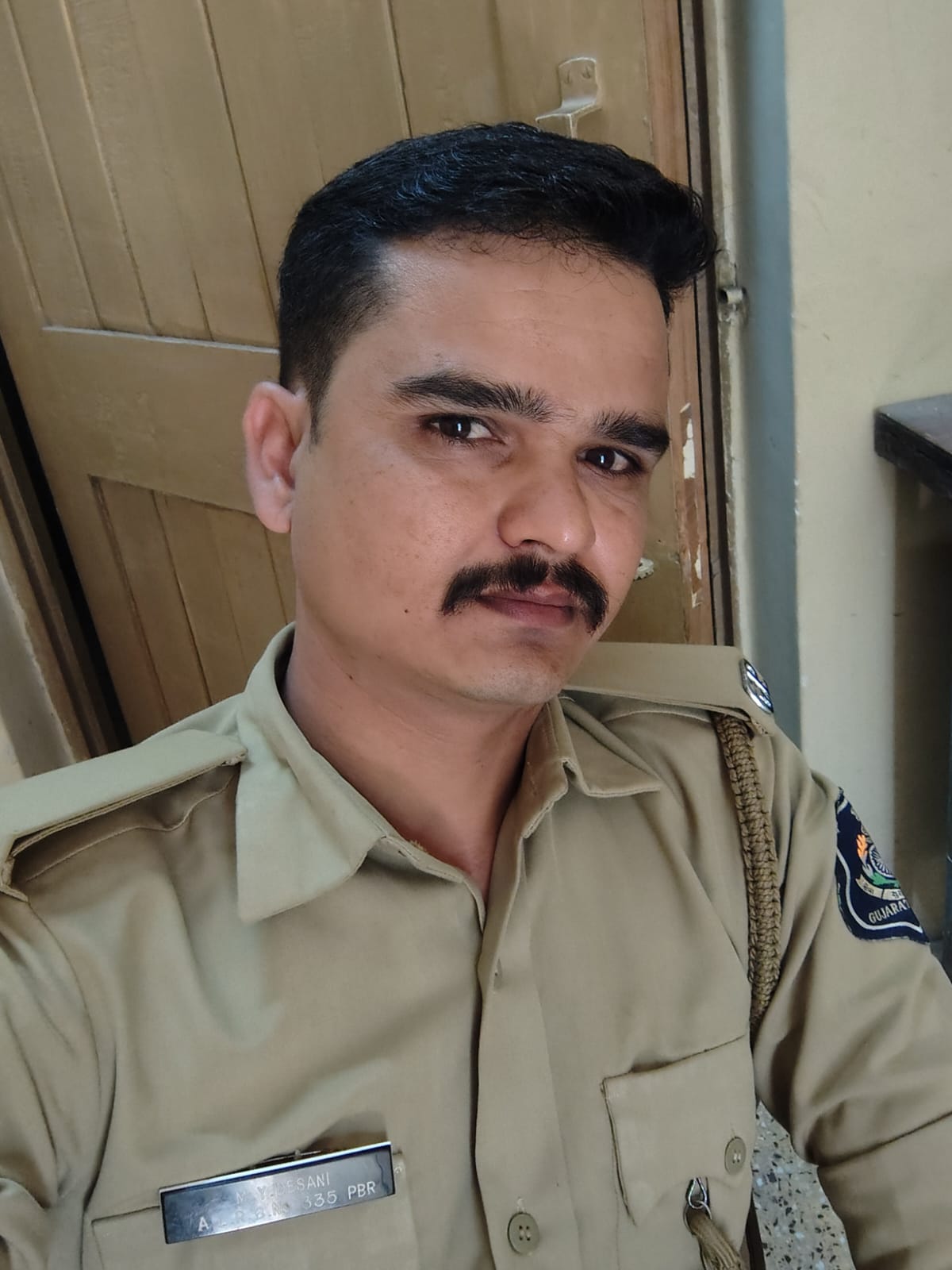 ટૂકી હોય છે સફર છતા અધૂરી રહી જાય છે,દરેક ઇચ્છા અહી ક્યાં કોઈની પૂરી થાય છે…..