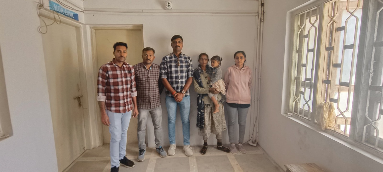 ગુમ થયેલ મહિલા અને 3 વર્ષની બાળકીને શોધી કાઢતી માધવપુર પોલીસ