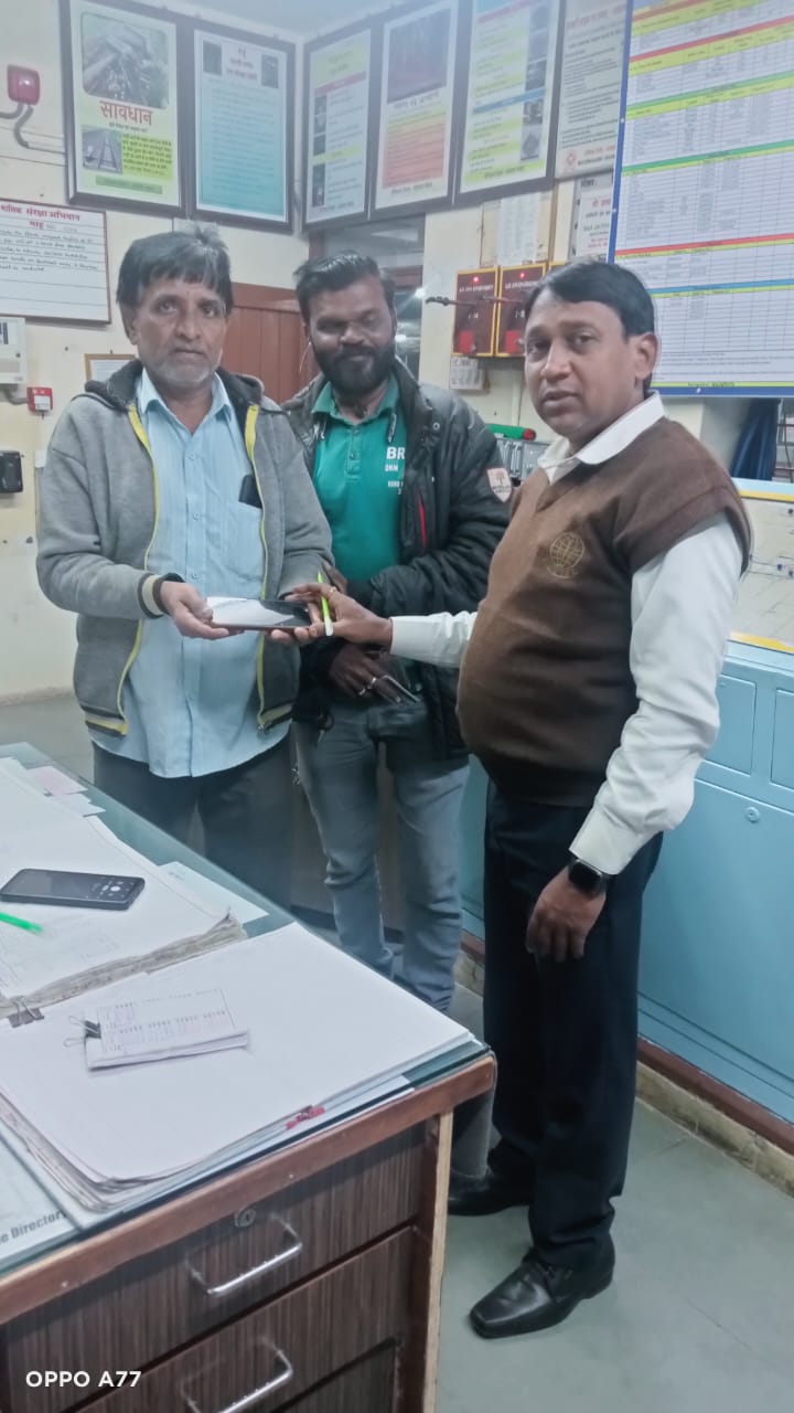 ભાવનગર ડિવિઝનના રેલવે કર્મચારીઓએ પ્રમાણિકતા દાખવી