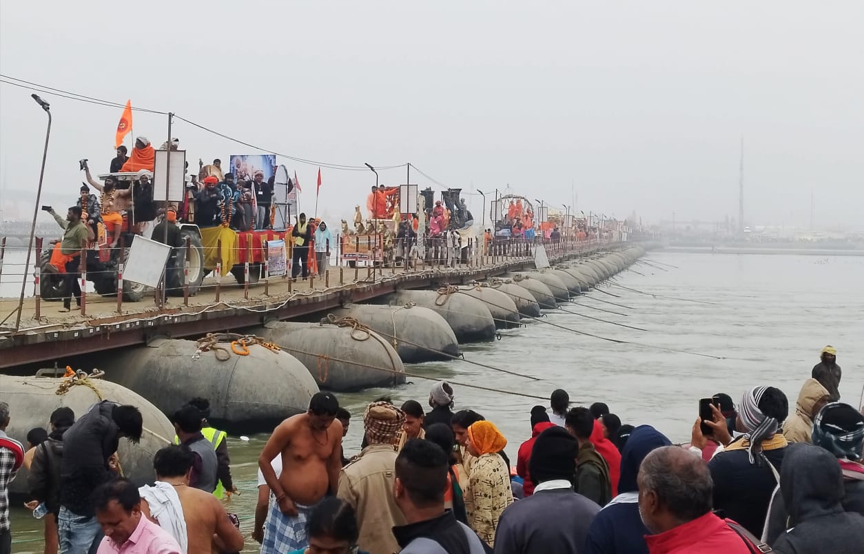 પ્રયાગરાજ સંગમક્ષેત્રમાં મહાકુંભમેળામાં અખાડા સ્નાન