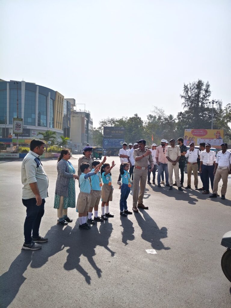 પોરબંદરમાં HC3 સ્કૂલ દ્વારા માર્ગ સલામતી કાર્યક્રમ યોજાયો