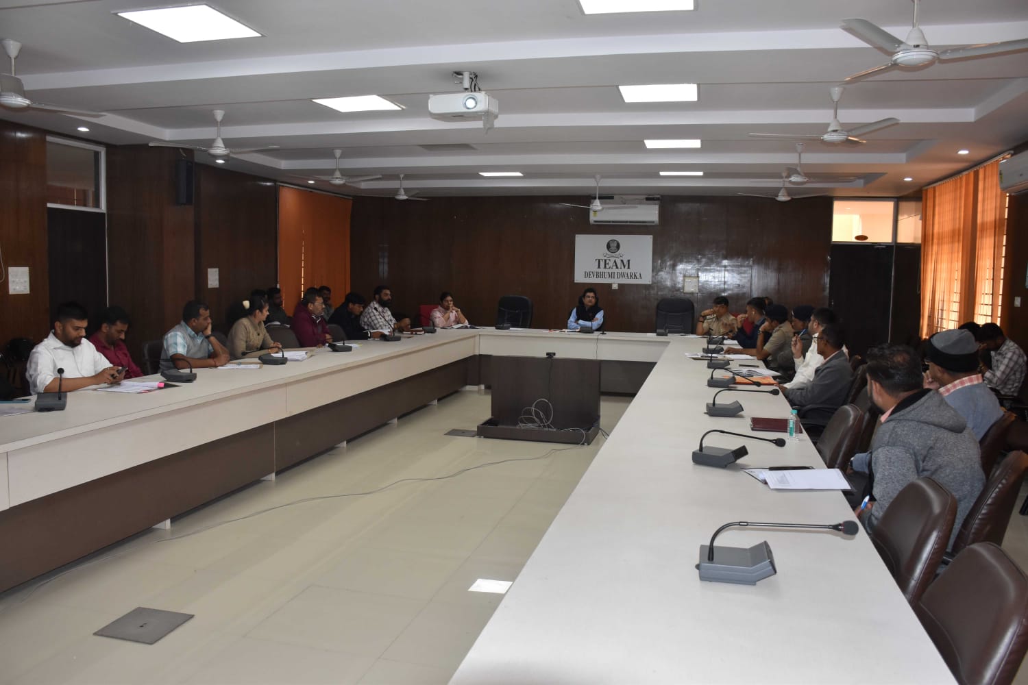 દેવભૂમિ દ્વારકા જિલ્લા માર્ગ સલામતી સમિતીની બેઠક યોજાઈ