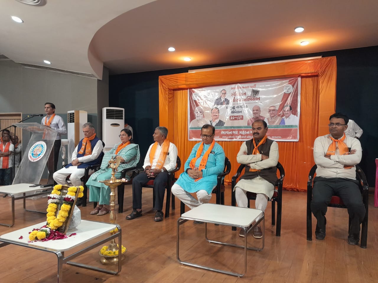 ભાવનગરમાં સંવિધાન ગૌરવ અભિયાન અંતર્ગત મેઘાણી હોલ ખાતે શહેર ભાજપ દ્વારા પ્રબુદ્ધ નાગરિક સંમેલન યોજાયું