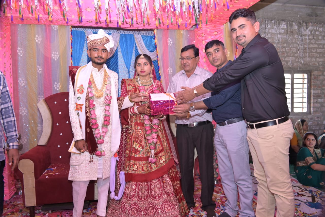 ભાડથર ગામના આહીર સમાજની પ્રેરણાદાયી પહેલ: લગ્ન પ્રસંગે કન્યાને ધાર્મિક પુસ્તકો ભેટ