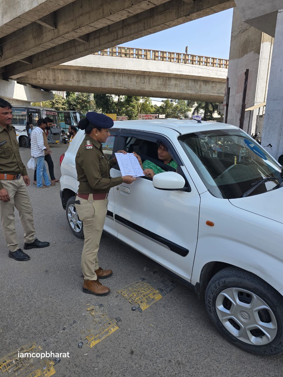 માર્ગ સલામતી માસ-૨૦૨૫ ની ઉજવણી અંતર્ગત લોકોને અવેર કરતી ઉધોગનગર પોલીસ