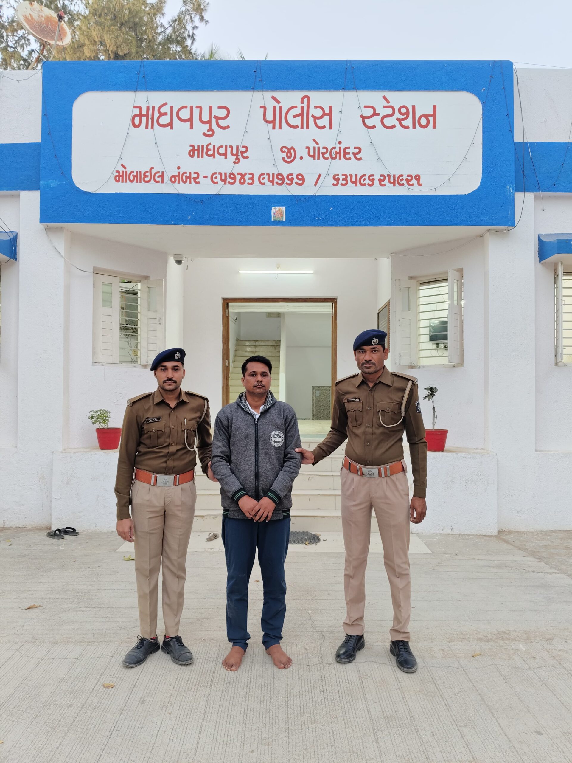 મંડેર ગામની પ્રાથમિક શાળામાં શિક્ષક દ્વારા 12 વર્ષની છાત્રા ઉપર ચાર વાર બળાત્કાર