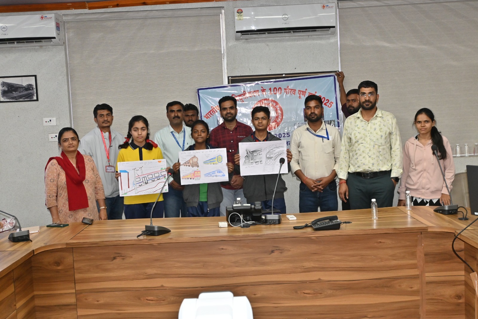 ભારતીય રેલવેમાં વિદ્યુતીકરણના 100 વર્ષ પૂર્ણ થયાની ઉજવણી નિમિત્તે ભાવનગર મંડળ કચેરીમાં ચિત્ર સ્પર્ધા યોજાઈ