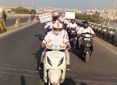 પોરબંદરમાં પોલીસ સવારી આવી માર્ગ સલામતી નો સંદેશ લાવી