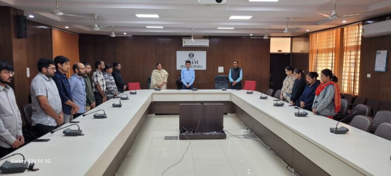 ખંભાળિયા કલેક્ટર કચેરી ખાતે વીર શહીદોને શ્રદ્ધાંજલિ અર્પણ