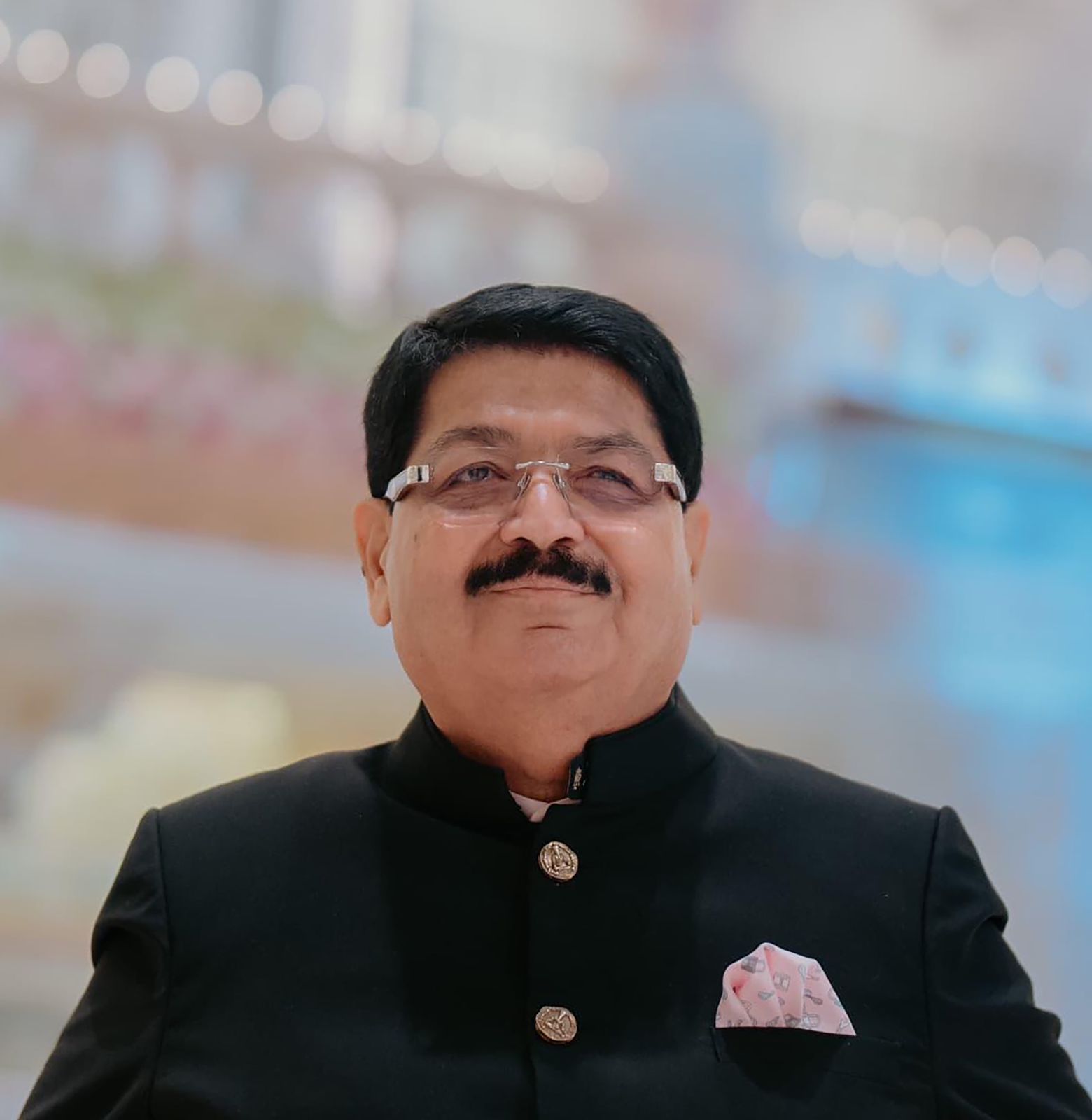 ખંભાળિયાના મૂળ વતની અને રાજ્યસભાના સાંસદ પરિમલ નથવાણીનો આજે જન્મદિવસ