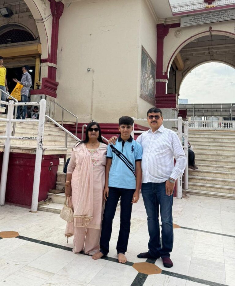 ડાકોરના ઠાકોરને ખંભાળિયાના અગ્રણીઓનું નમન : મોટાણી પરિવાર દ્વારા ડાકોરમાં પૂજન અર્ચન કરાયું