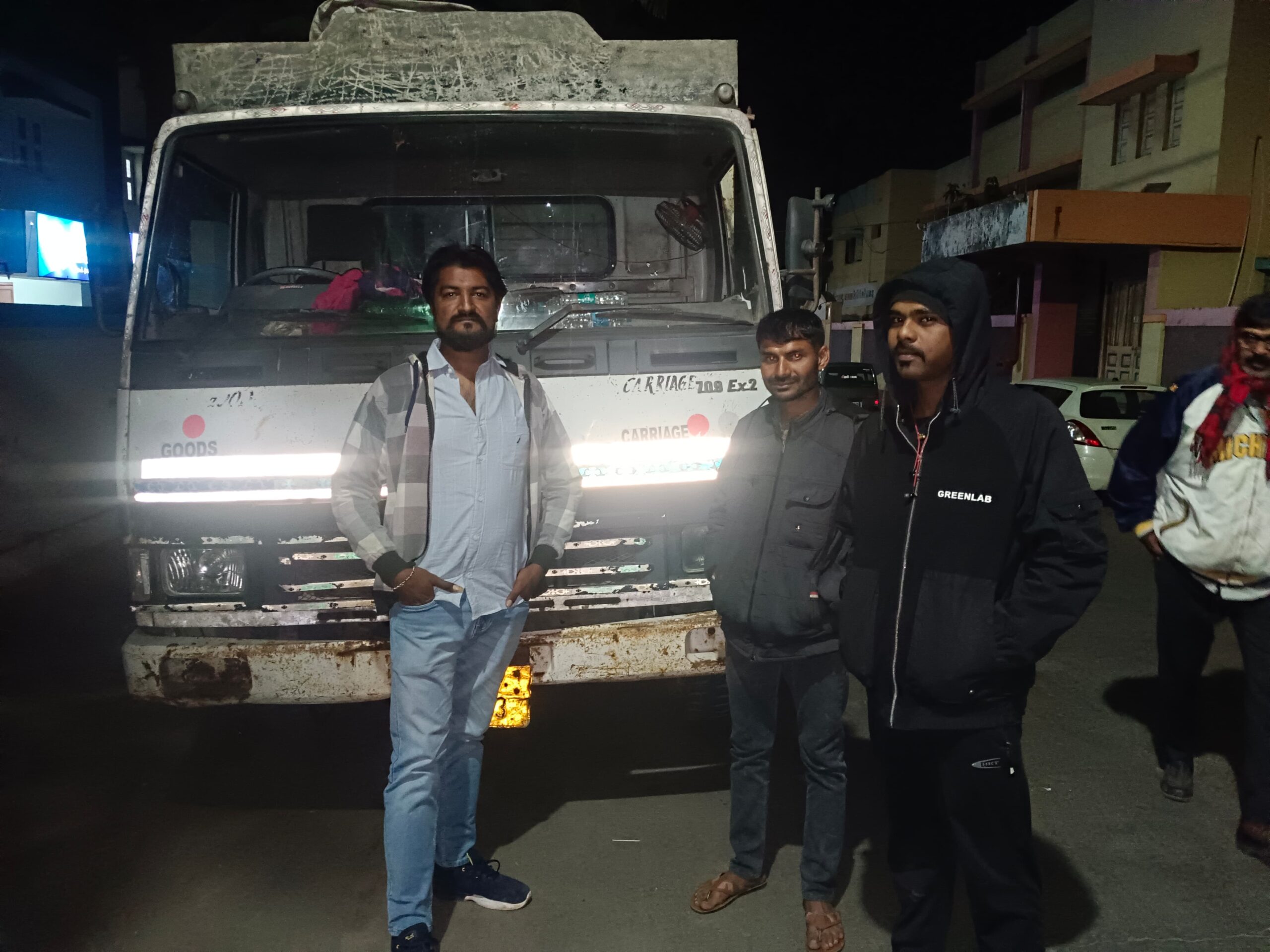 ખંભાળિયા નજીક આઈસરમાં ક્રૂરતાપૂર્વક લઈ જવાતા 11 પશુઓ સાથે ત્રણ શખ્સો ઝડપાયા