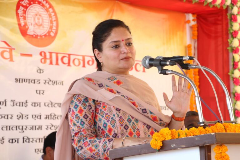 સાંસદ પૂનમબેન માડમના પ્રયાસોને સફળતા: કેન્દ્રીય અંદાજપત્રમાં હાલારના આઠ રેલવે સ્ટેશનનો અમૃત ભારત હેઠળ કરાશે વિકાસ