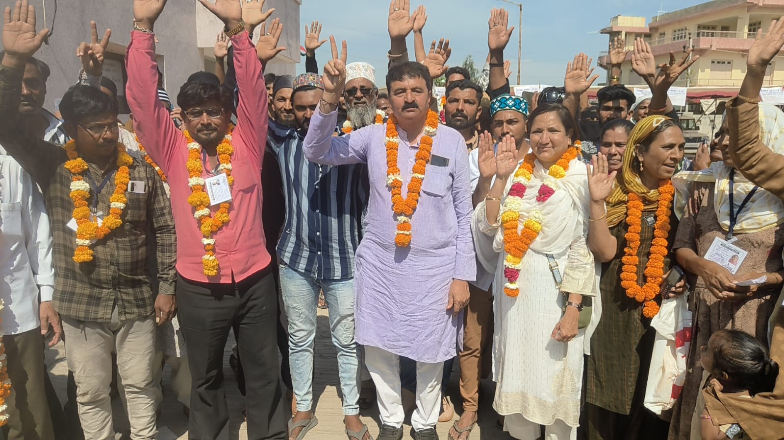 દ્વારકા, ભાણવડમાં ભાજપના ભવ્ય વિજયનો શ્રેય જનતા સાથે કાર્યકરોને અપાયો: સલાયામાં કોંગ્રેસના જનમત ઘટાડો