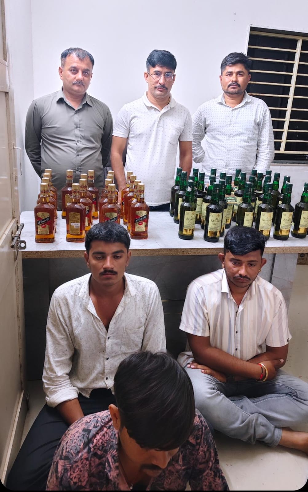 વિદેશી દારૂના વેપલા સાથે સંડોવાયેલા દ્વારકાના બે શખ્સોને પાસા તળે ધકેલાયા