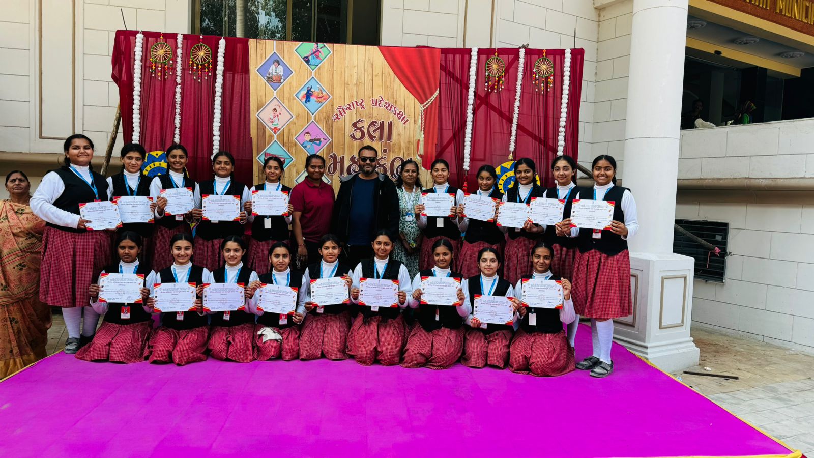 સૌરાષ્ટ્ર પ્રદેશકક્ષા કલા મહાકુંભની સ્કૂલ બેન્ડ સ્પર્ધામાં આર્ય કન્યા ગુરુકુલ ગુજરાતી માધ્યમ દ્વિતીય ક્રમે વિજેતા
