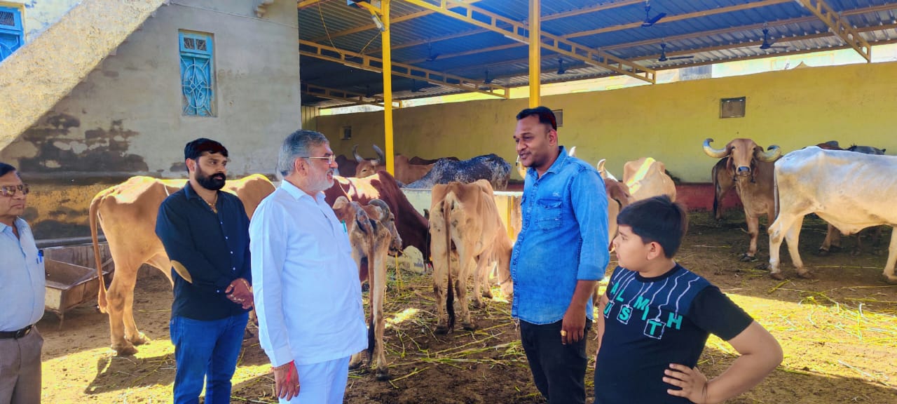 ભાણવડમાં શિવ બળદ આશ્રમની મુલાકાત લેતા કેબિનેટ મંત્રી મુળુભાઈ બેરા