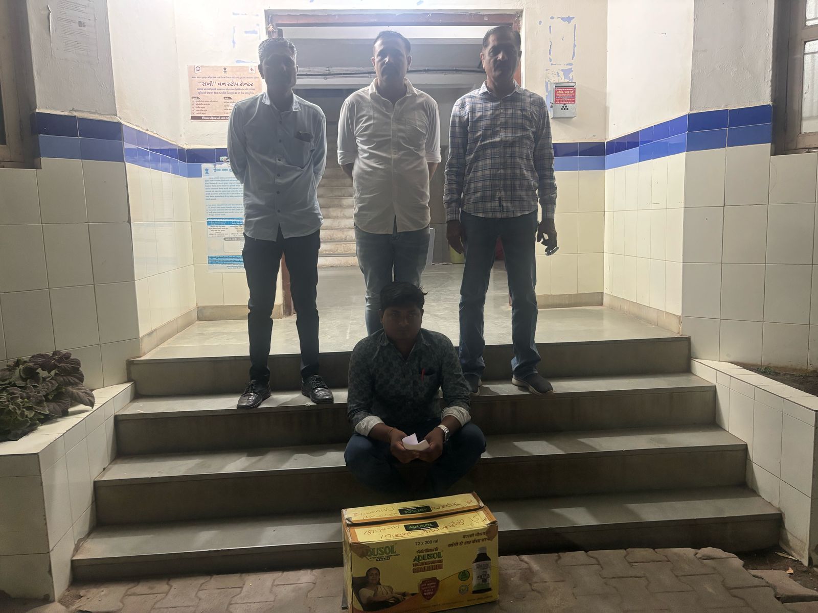 બોગસ ડોક્ટર: ડિગ્રી વગર ડોક્ટર તરીકે પ્રેક્ટિસ કરતો લાખણકાનો અશ્વિન ચૌહાણ એસઓજીની જપટે ચડી ગયો: ભડભડિયાનો કિશોર સરવૈયા પણ પોલીસને હાથ આવી ગયો