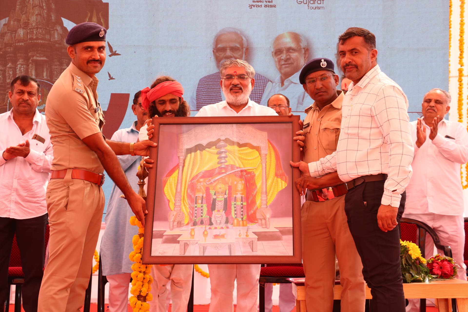 કલ્યાણપુરના હર્ષદ ખાતે મંદિર પરિસરના વિકાસકાર્યોનું ખાત મુહૂર્ત કરાયું 