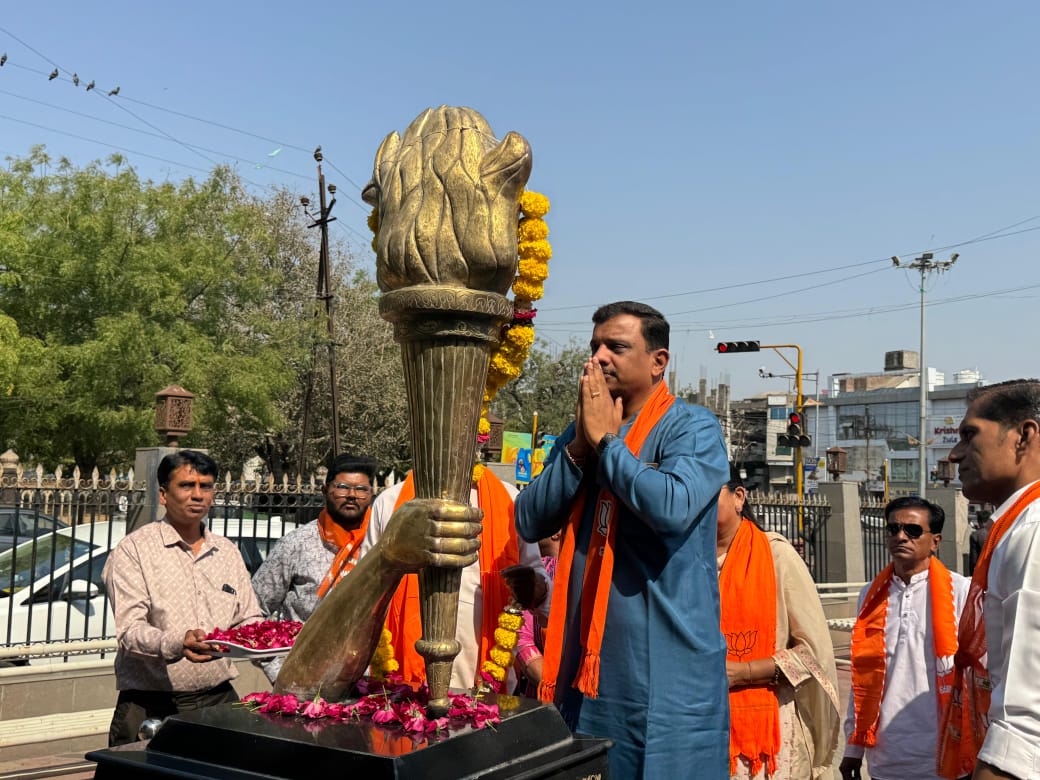 ભાવનગર શહેર ભાજપ અધ્યક્ષ કુમારભાઈ શાહના માર્ગદર્શનમાં ભાજપ યુવા મોરચાએ દેશના શહીદોને વિરાંજલી અર્પણ કરી