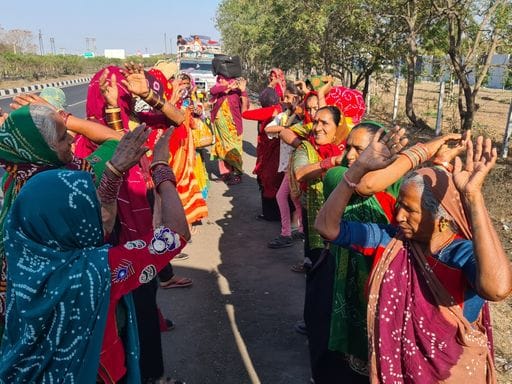 દ્વારકામાં ફુલડોલનો ઉત્સાહ:  ભાવિકોનો મહેરામણ છલકાયો