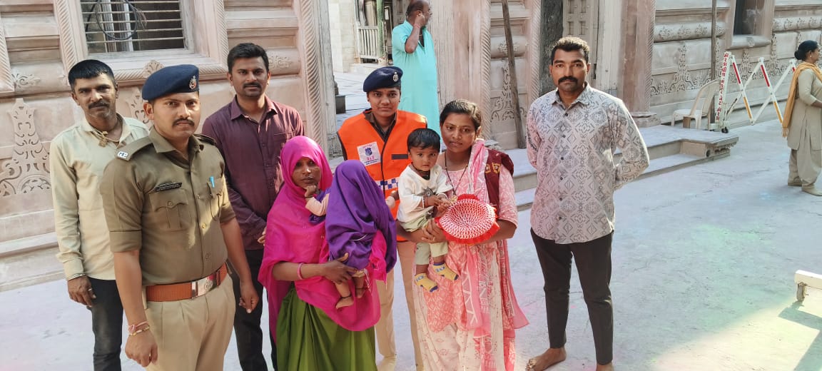 દ્વારકામાં ફૂલડોલ ઉત્સવ દરમિયાન સમગ્ર દેશમાંથી સાત લાખ જેટલા શ્રધ્ધાળુઓએ ભગવાન દ્વારકાધીશના દર્શન કર્યા