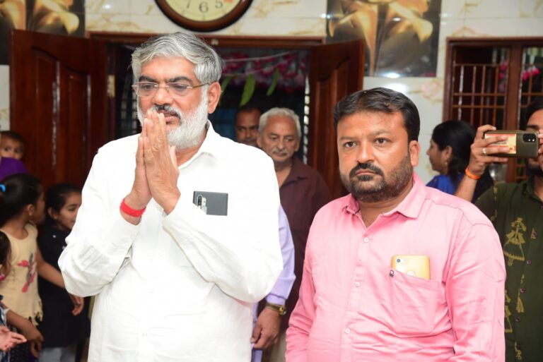 ખંભાળિયાના ધારાસભ્ય મુળુભાઈના જન્મદિવસ નિમિત્તે સલાયામાં મંદિરે ધ્વજારોહણ