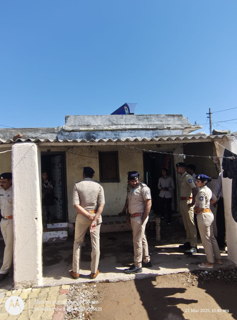 દેવભૂમિ દ્વારકા જિલ્લામાં જુદા જુદા સ્થળોએ પોલીસની સધન કાર્યવાહી: વાહનો ડીટેઇન