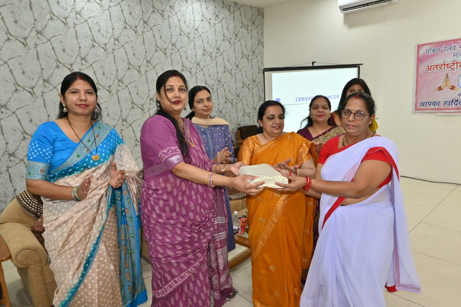 આંતરરાષ્ટ્રીય મહિલા દિવસ નિમિત્તે પશ્ચિમ રેલવે મહિલા કલ્યાણ સંગઠન, ભાવનગર મંડળ દ્વારા મહિલા કર્મચારીઓ માટે સેમિનાર સમ્પન્ન