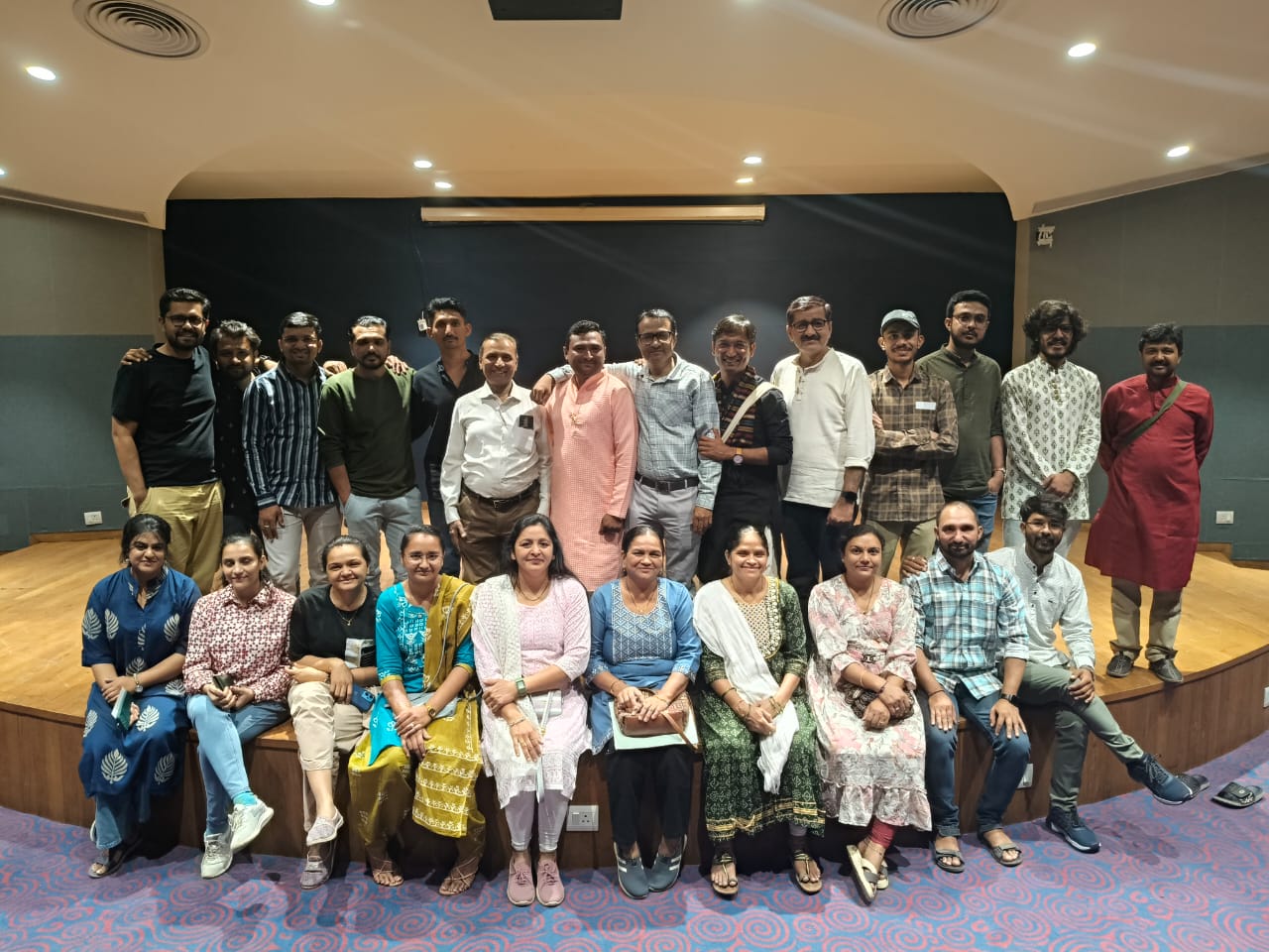 સહજ સાહિત્ય અને ભાવનગર ઇવેન્ટના દ્વારા મેઘાણી ઓડિટોરિયમમાં વાર્તા, કવિતા અને હાસ્યના ત્રિવેણી સંગમરૂપ કાર્યક્રમ યોજાયો