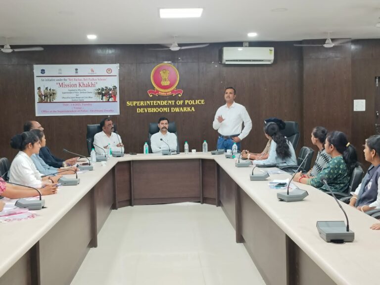 Mission Khakhi :  ખંભાળિયામાં પોલીસ કચેરી ખાતે “મિશન ખાખી” અંગે માર્ગદર્શન સેમીનાર યોજાયો