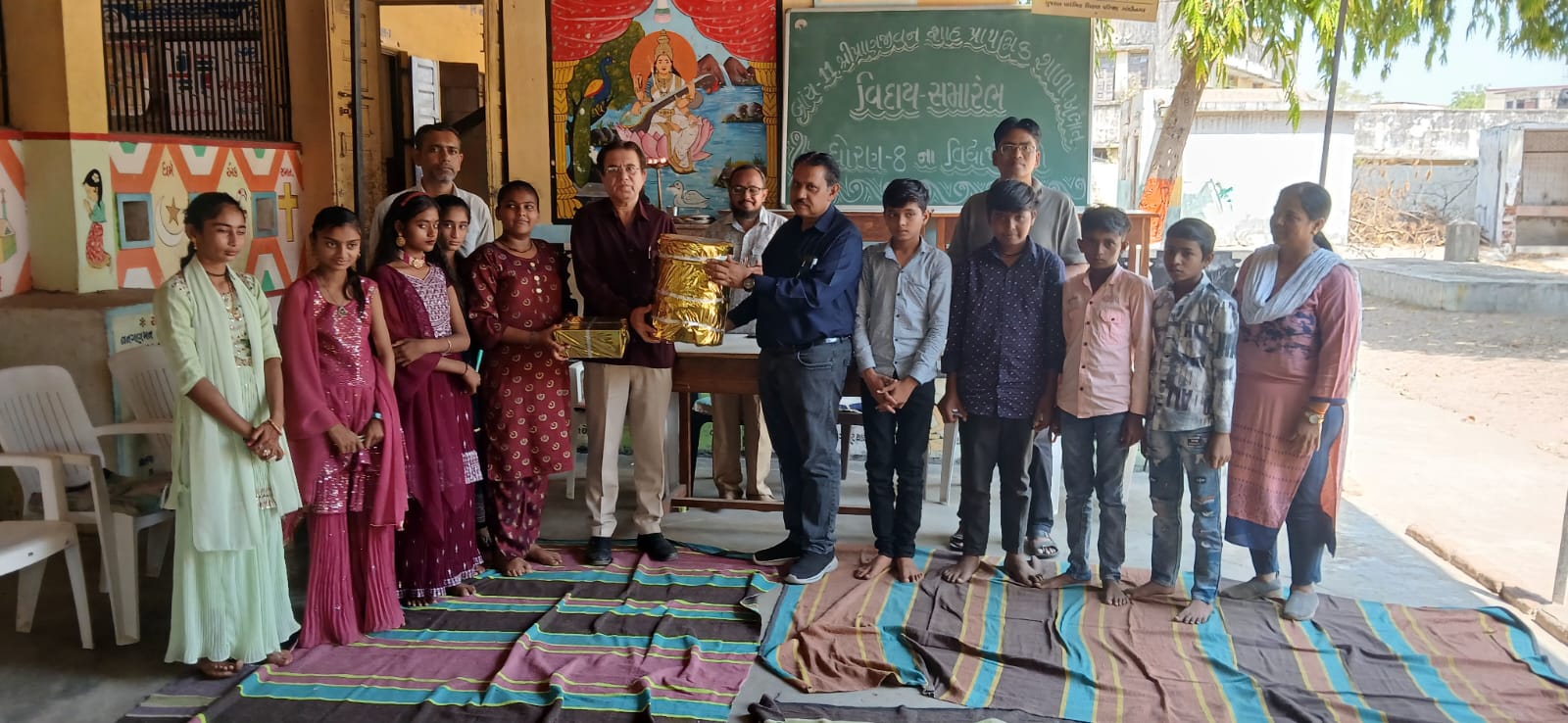 ખંભાતની પ્રાણજીવન શાહ પ્રાથમિક શાળામાં ધોરણ 8ના બાળકોનો વિદાય કાર્યક્રમ યોજાયો