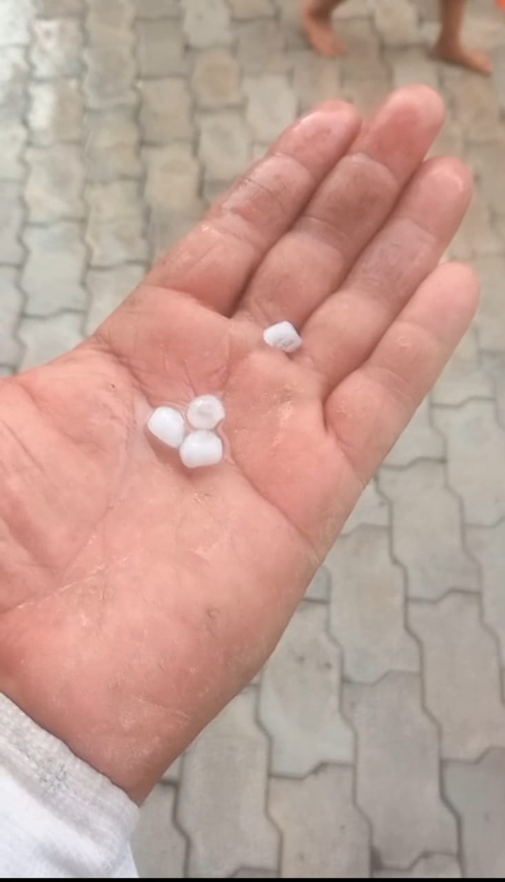ભાવનગરમાં વીજળીના કડાકા ભડાકા સાથે ધોધમાર વરસાદ: બરફના કરા પડ્યા