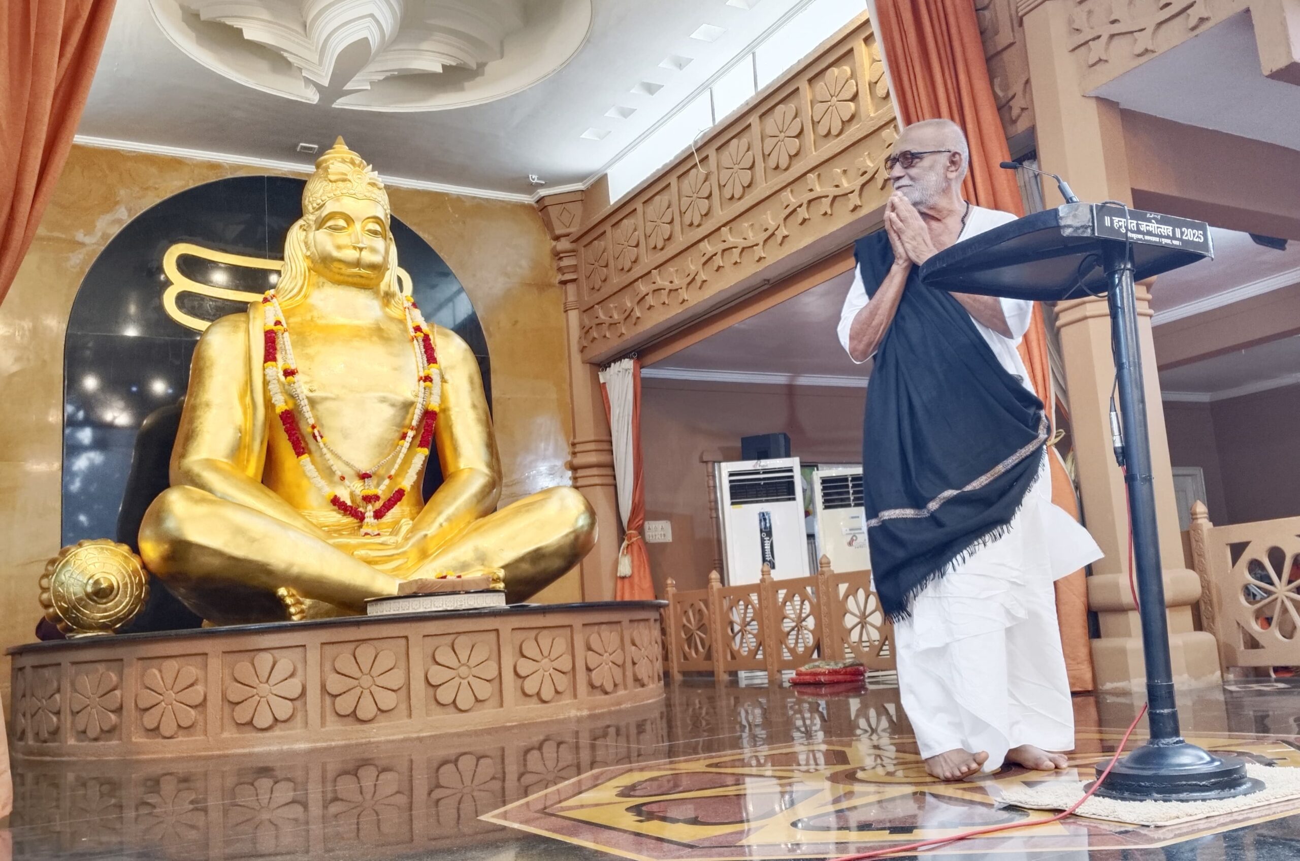 સેવક હોય તે સ્વામી બનવાને લાયક હોય છે, જે હનુમાનજી છે: મોરારિબાપુ