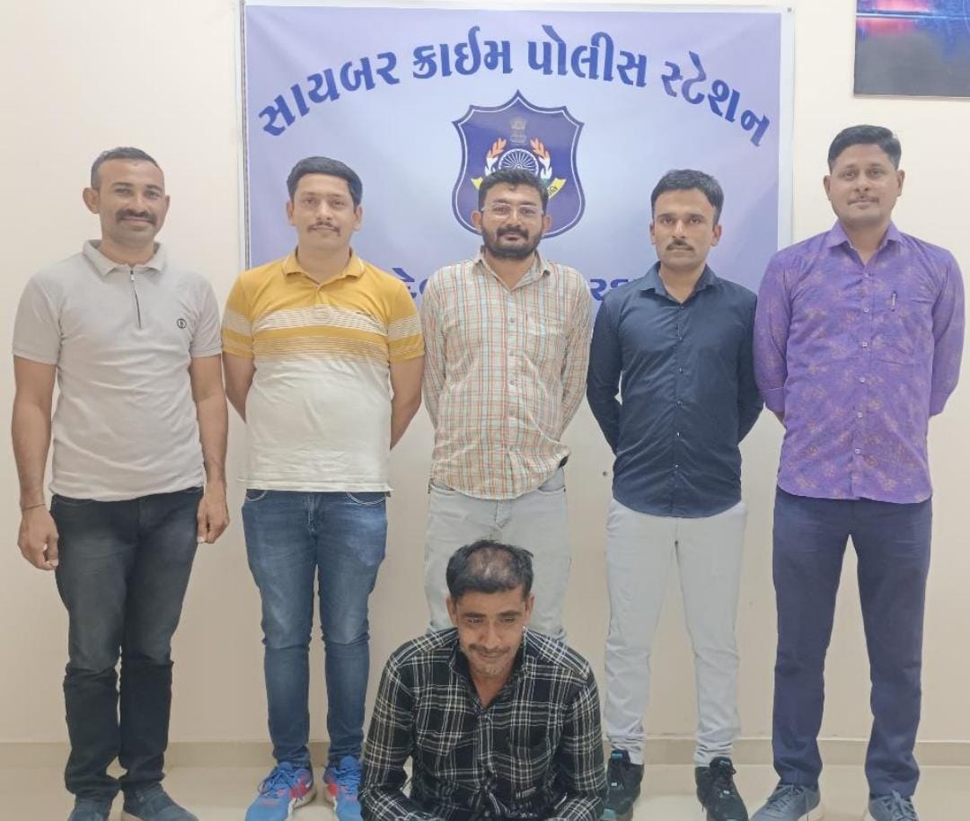 ત્રણ ચોપડી ભણેલા નકલી એસઓજી પોલીસ અધિકારી સબીર હારુને લોકો પાસેથી લાખો ખંખેર્યા: ધરપકડ