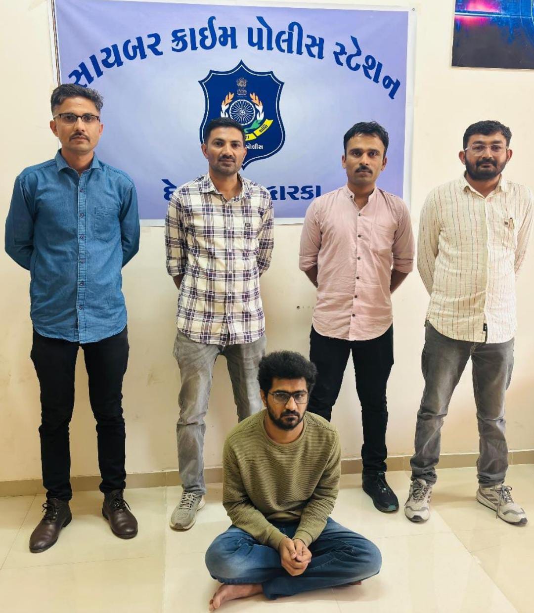 મીઠાપુરના યુવાન સાથે ઓનલાઈન ફ્રોડ કરનારા મુંબઈના શખ્સને દબોચી લેવાયો
