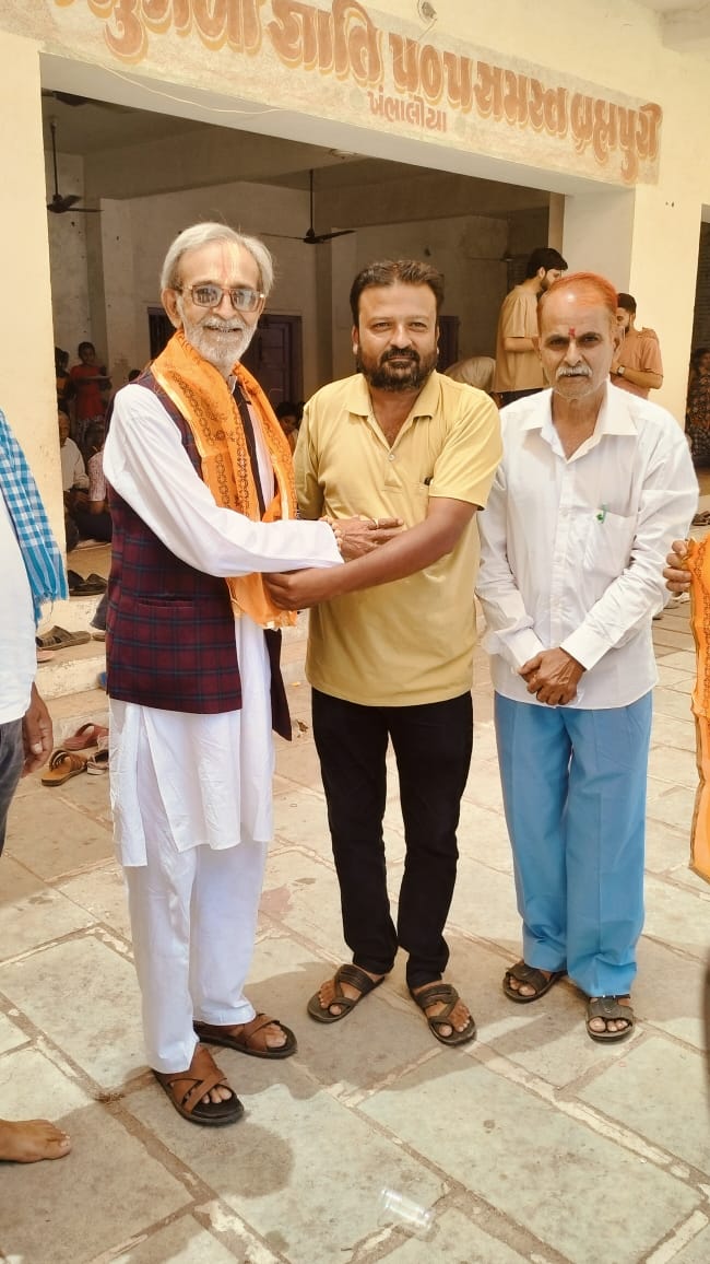 ખંભાળિયા ધાર્મિક સેવા પ્રવૃત્તિ બદલ મહંતને સન્માનિત કરાયા