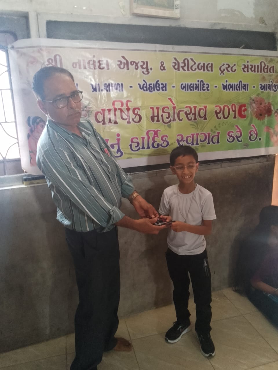 ખંભાળિયાની નાલંદા પ્રાથમિક શાળામાં વાર્ષિક મહોત્સવ તેમજ વિદાય સમારોહ યોજાયો