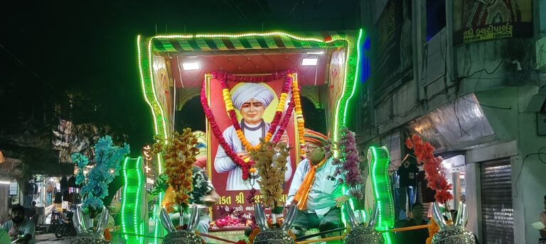 ખંભાળિયામાં જલારામ બાપાની પરંપરાગત શોભાયાત્રા નીકળી
