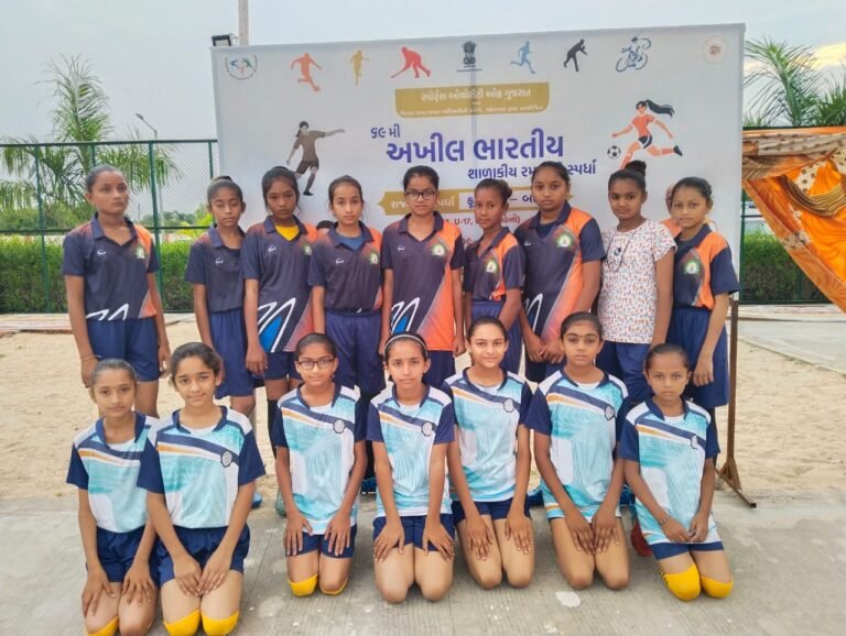સ્કૂલ ગેમ્સ ફેડરેશન ઓફ ઇન્ડિયા-2025માં ઢુંઢસર પ્રાથમિક શાળાની અનેરી સિદ્ધિઓ: ફૂટબોલ U-17 માં બહેનોએ ભાવનગર જિલ્લામાં ચેમ્પિયનશીપ પ્રાપ્ત કરી