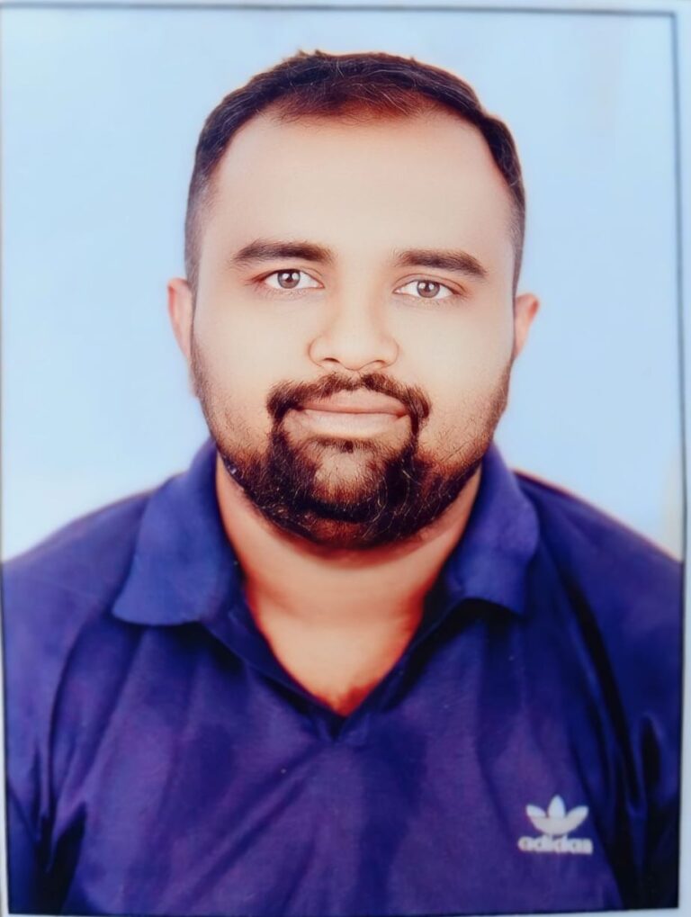 નવારતનપરના પંચાયત સદસ્ય પ્રવીણ મકવાણાએ દાદાગીરીથી પંચાયતની જમીનમાં બાંધેલું શોપિંગ સેન્ટર તોડી પાડવા માટે સરપંચ ગૌતમ બારૈયાની કાર્યવાહી તેજ: માનસિક રોગી હોવાને કારણે પણ ગેરલાયક ઠરશે પ્રવીણ: પ્રવીણ પછીના ક્રમે જેને સભ્ય તરીકે ગેરલાયક ઠેરવવા કાર્યવાહી થવાની છે તે મહિલા સદસ્ય કોણ? 