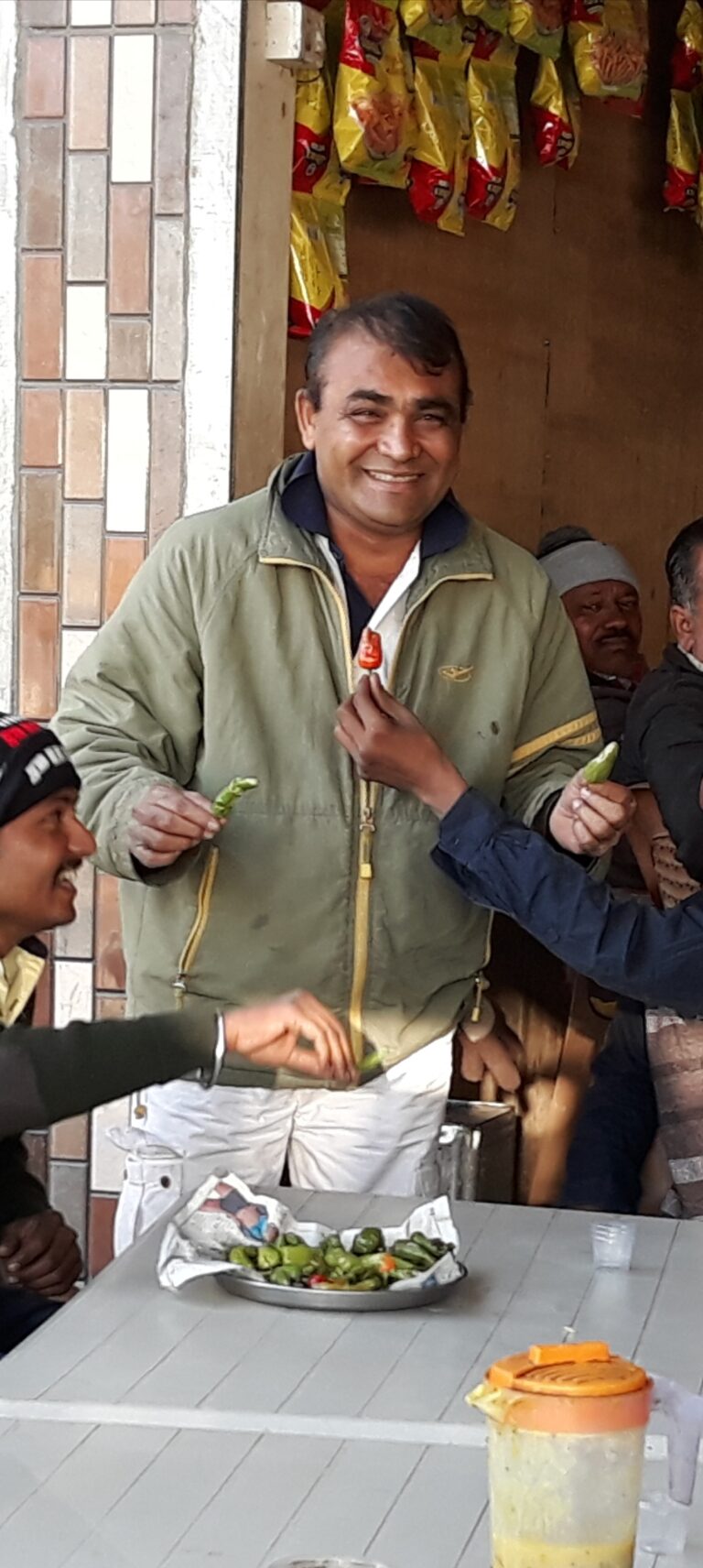 ચાહક, આક્ષેપ, રદિયા, ખુલાસા વેચાણ કેન્દ્ર ( This is That- નારન બારૈયા)