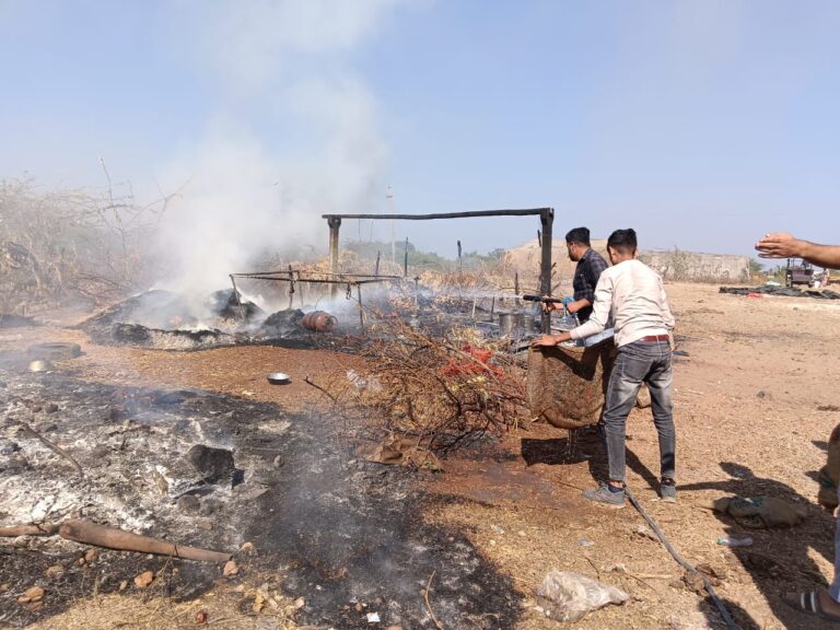 સીદસરા ગામે ઝુપડપટ્ટીમાં આગનું છમકલું