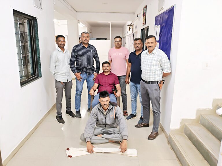 ધારાગઢના યુવાનને જામગરી બંદૂક લઈને શિકાર પર નીકળતા ઝડપી લેવાયો