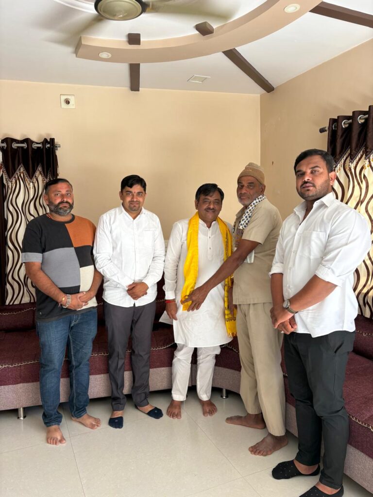 ખંભાળિયામાં જિલ્લાના સંગઠનના નવનિયુક્ત પ્રભારી પુનિતભાઈ શર્માની મુલાકાત : જિલ્લા મહામંત્રી રાજુભાઈ સરસિયાની ખાસ ઉપસ્થિતિ