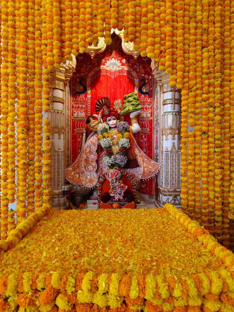 બેટ દ્વારકાના હનુમાન દાંડી ખાતે હનુમાનજીના પ્રાગટયોત્સવની ભવ્ય ઉજવણી કરાઈ