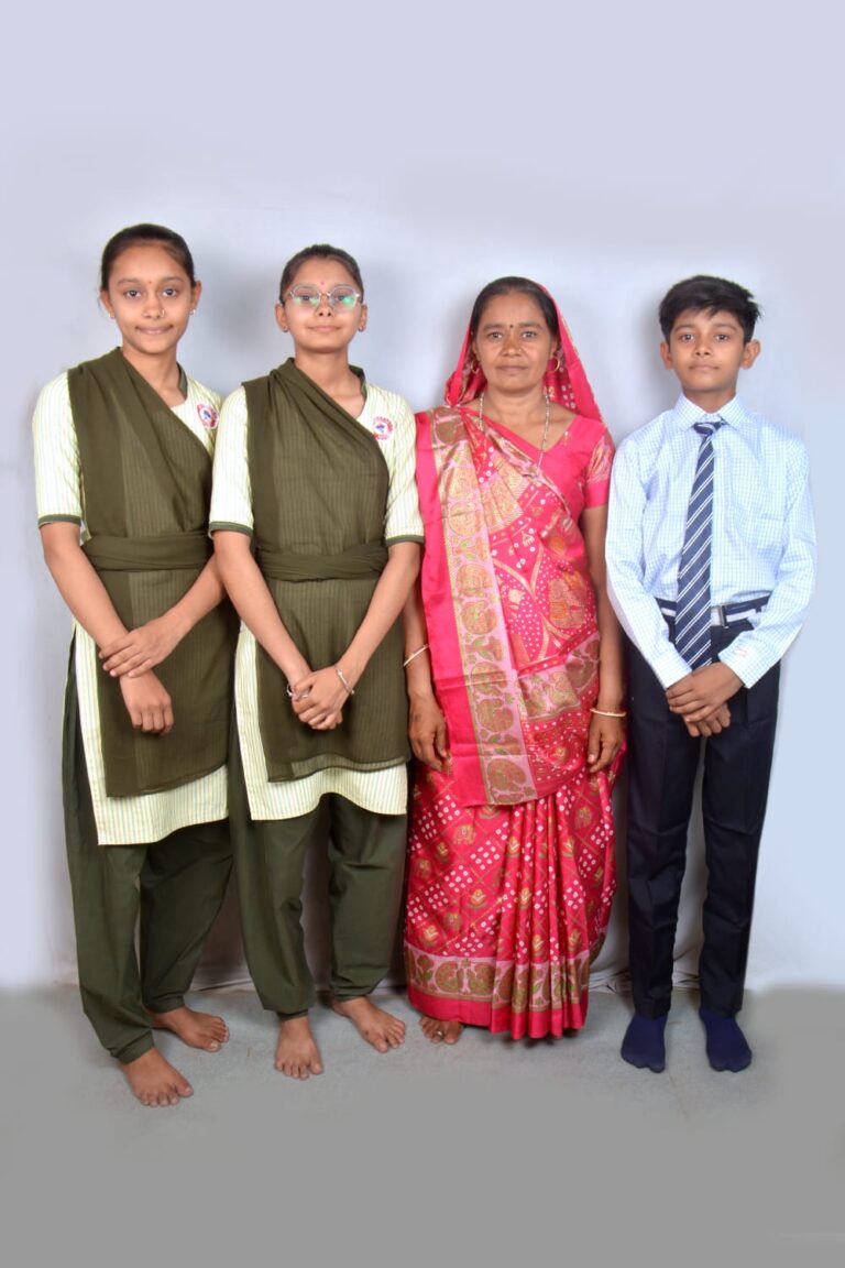 માતાએ મજૂરી કરી દીકરીઓને અપાવી ભવ્ય સફળતા