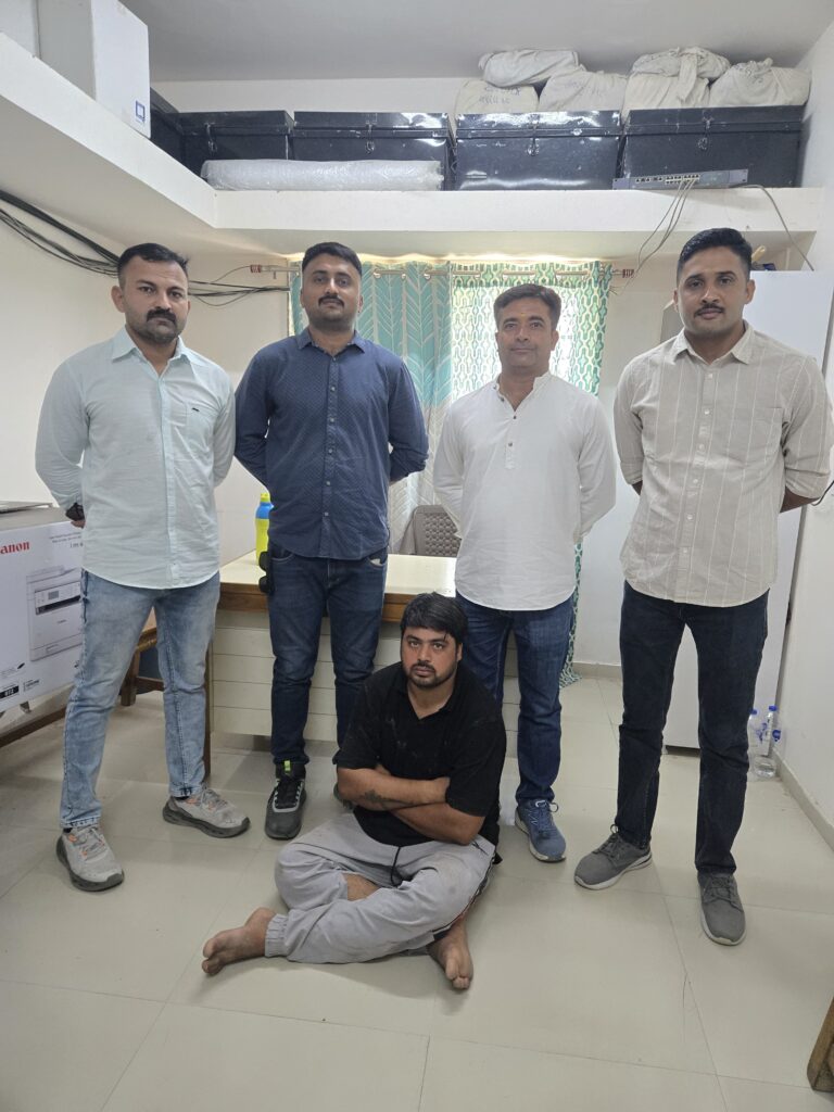 કુતિયાણા પોલીસની મોટી સફળતા: કેશોદના પ્રોહિબિશનના ગુનામાં નાસતો-ફરતો નામચીન આરોપી છરી સાથે ઝડપાયો
